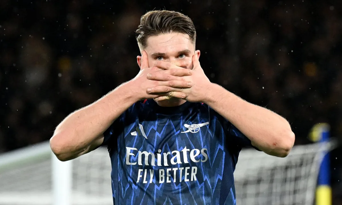 Arsenal hơn Man City 7 điểm