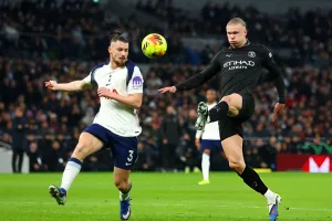 Tottenham thoát thua ngoạn mục trước Man City, Arsenal hưởng lợi